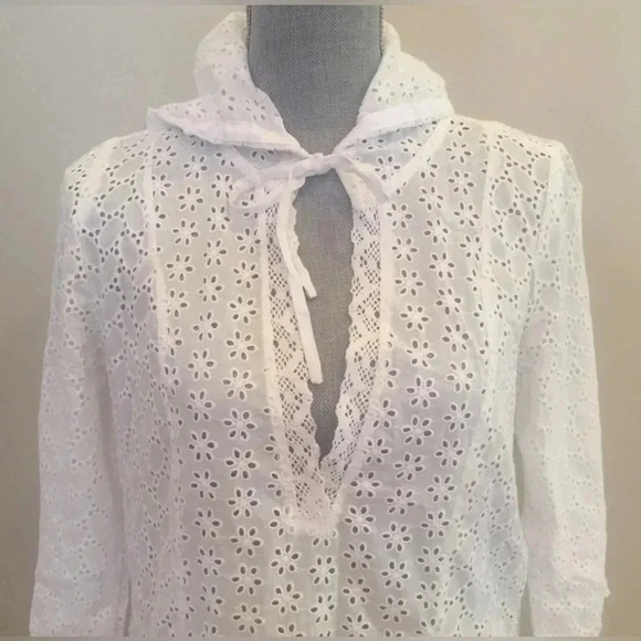 Solitaire Swim White Eyelet Hooded Coverup Size Medium - Picture 1 of 8